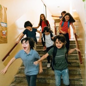 Klasa, która nie słucha — jak odzyskać spokój na lekcji bez podnoszenia głosu