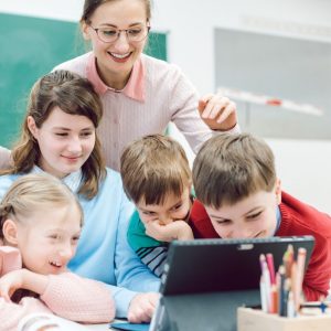Metody aktywizujące z wykorzystaniem nowych technologii. Jak zwiększyć zaangażowanie uczniów?